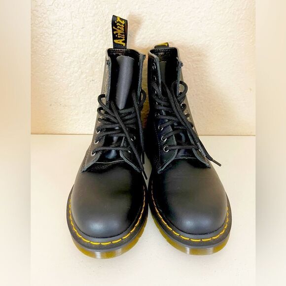 Doc Marten 1460’s Black Leather moto combat biker Boot 8 eyelet M7/W9. Unisex - Picture 4 of 13